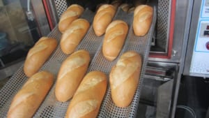 Cách làm bánh mì truyền thống đơn giản